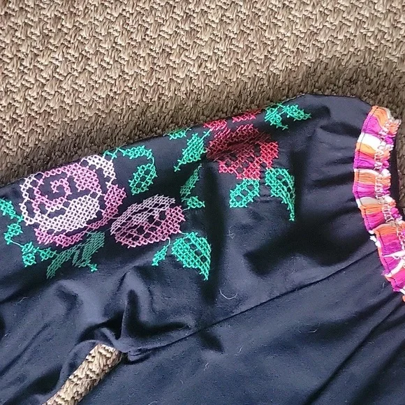 Velzera Boho Tunic Black Embroidered with tassels - Picture 2 of 4